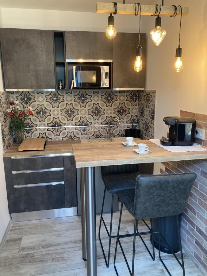 Le studio D'auguste- Cœur de Nîmes-chaleureux-emplacement idéal Esterno foto