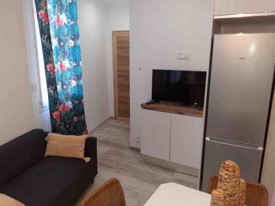 Le studio D'auguste- Cœur de Nîmes-chaleureux-emplacement idéal Esterno foto