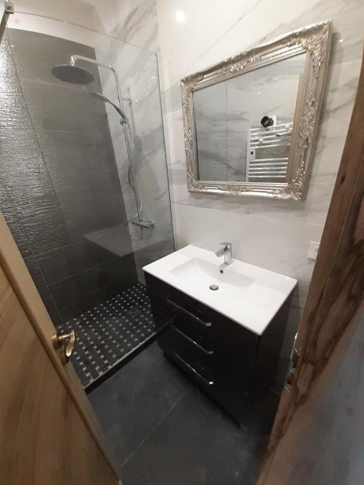 Le studio D'auguste- Cœur de Nîmes-chaleureux-emplacement idéal Esterno foto