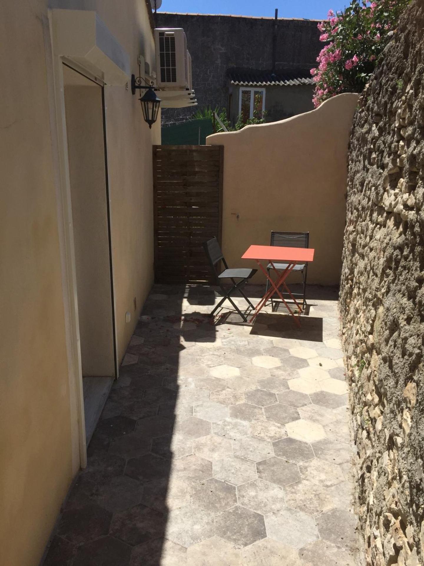 Le studio D'auguste- Cœur de Nîmes-chaleureux-emplacement idéal Esterno foto